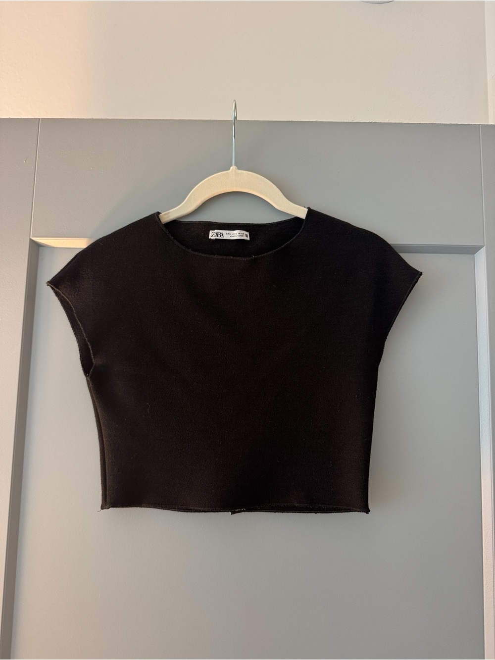 Zara Basic Black Knit Crop Tee - Size Medium